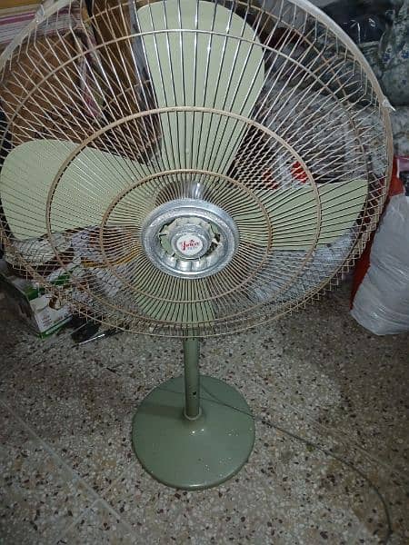 Yunas pedestal fan 2 pieces one used one packed 2