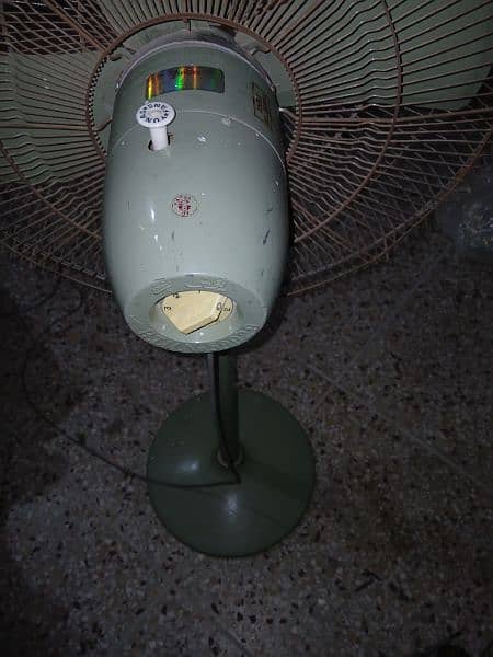 Yunas pedestal fan 2 pieces one used one packed 5