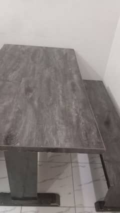 stylish Dining table for sale urgently