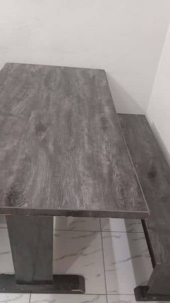 stylish Dining table for sale urgently 0