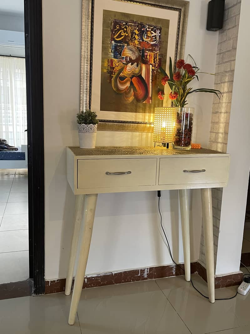 Console table 0
