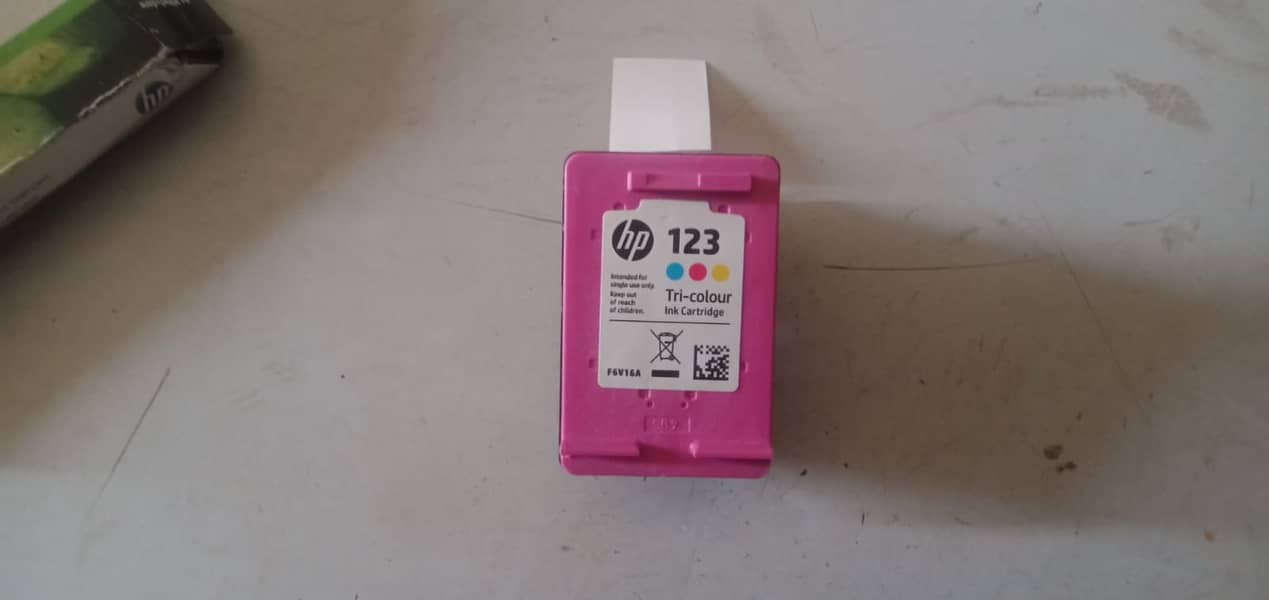HP 123 Tri-color Original Ink Cartridge Without Box But Sealed 0