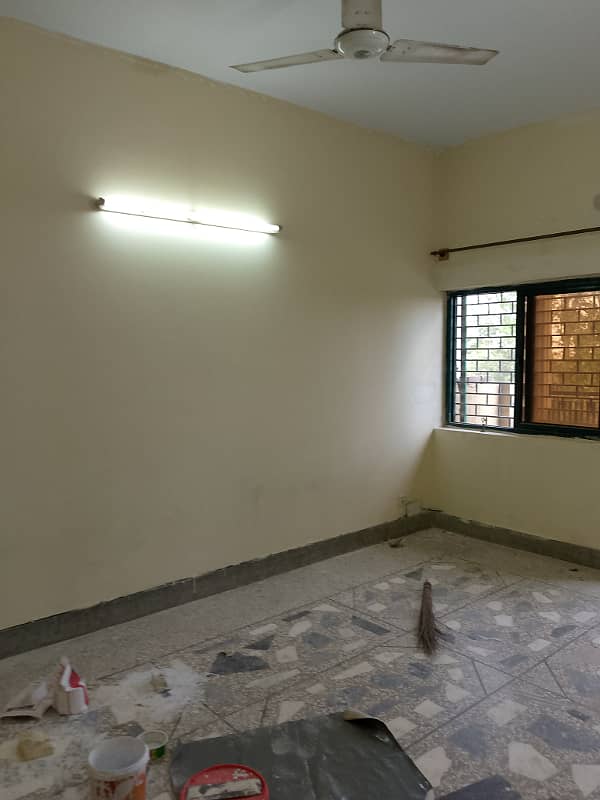 30+60 upper portion for rent in G 11 1 very prime water boring a available cheaps floor more details call me only client 7