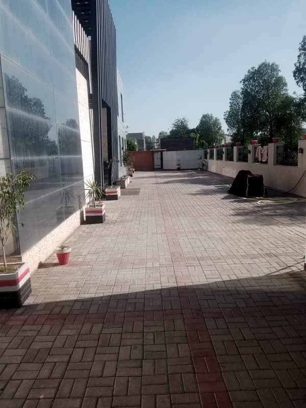 37000 sq. ft. Neat and clean factory available for rent in Sunder Estate Lahore 1