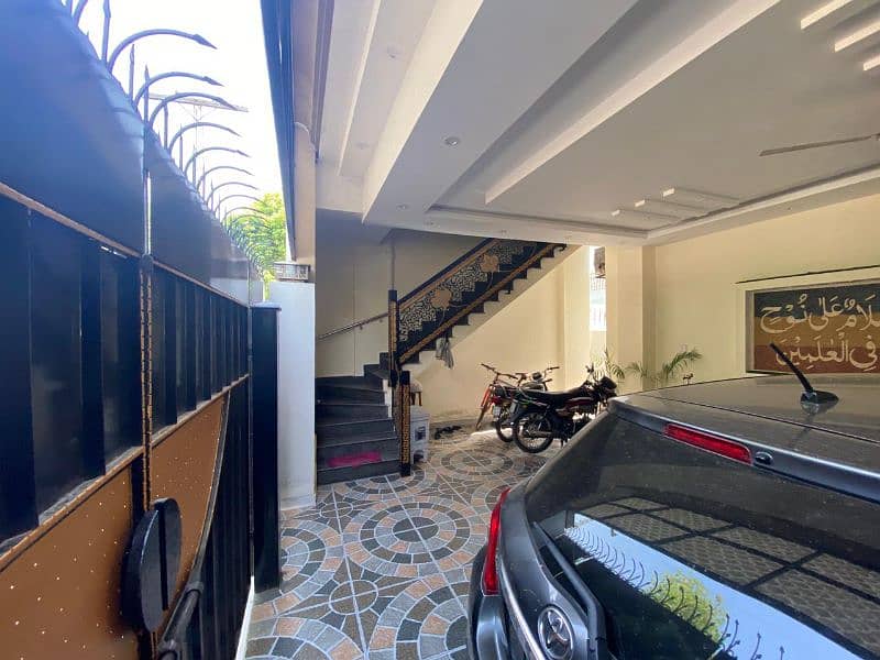 8 Marla corner triple story house for sale in saddar cantt top road 1