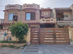 10 Marla House For Sale In Johar Town Gated Area 6 Bed 2 TVL 2 Kitchen 3 Car Parking Space
