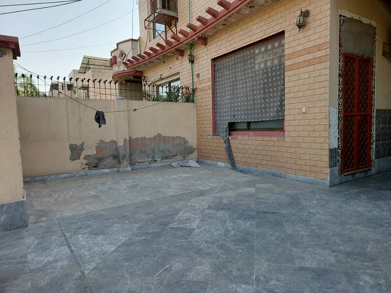 10 Marla House For Sale In Johar Town Gated Area 6 Bed 2 TVL 2 Kitchen 3 Car Parking Space 5