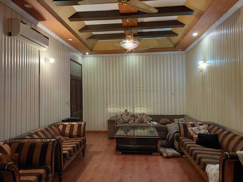10 Marla House For Sale In Johar Town Gated Area 6 Bed 2 TVL 2 Kitchen 3 Car Parking Space 7