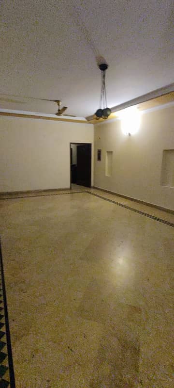 10 Marla House For Sale In Johar Town Gated Area 6 Bed 2 TVL 2 Kitchen 3 Car Parking Space 14