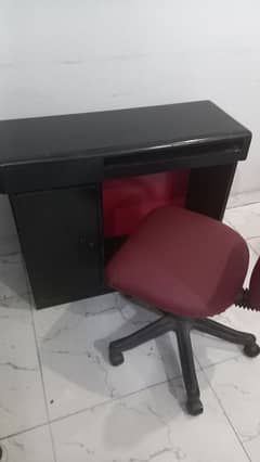 Computer Table and Chair 10/10 condition