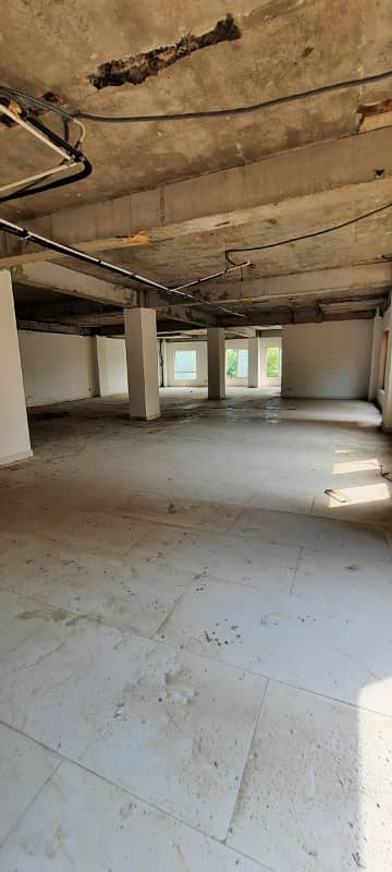 floor available on rent 0
