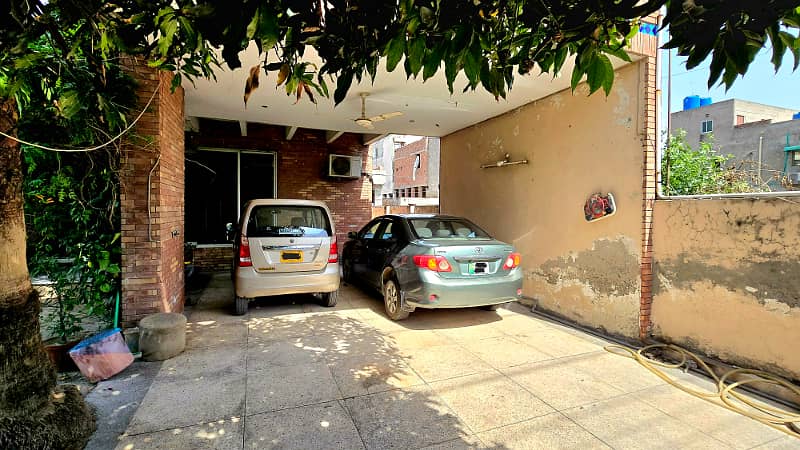 1 Kanal House for Sale - Prime Location - Main Road - Semi Commercial 3