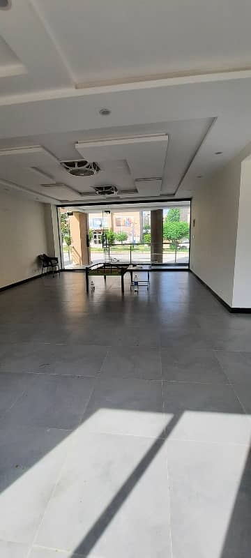 complete plaza available on rent for IT 4