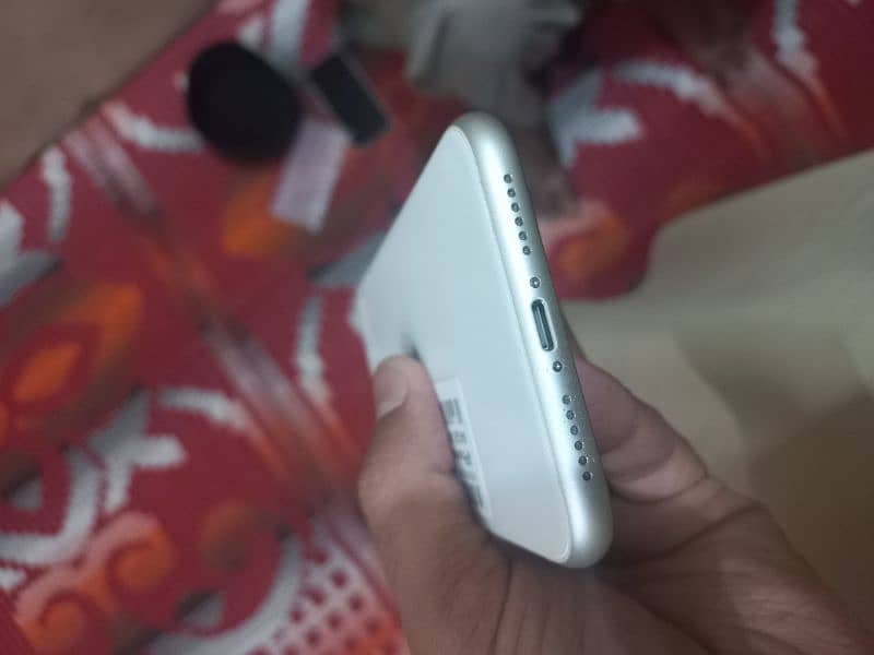 Iphone 11 64gb factory unlocked PTA Approved 9