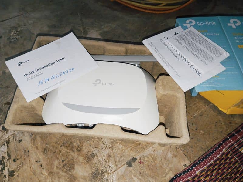 TP-Link router Slightly used just like new with net wire one bundle 2