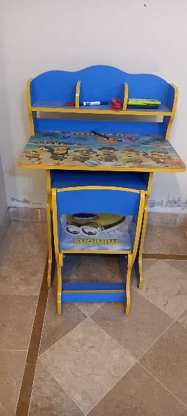 kids study table and chair 0
