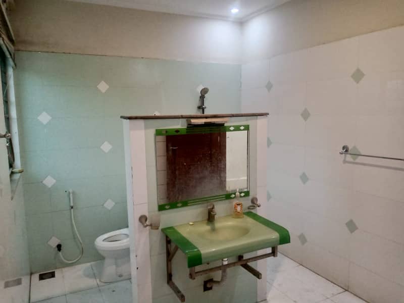 1 KANAL BEAUTIFUL LOCATION UPPER PORTION AVAILABLE FOR RENT SECTOR C BAHRIA TOWN LAHORE10 MARLA BEAUTIFUL LOCATION LOWER PORTION AVAILABLE FOR RENT SECTOR C BAHRIA TOWN LAHORE 4