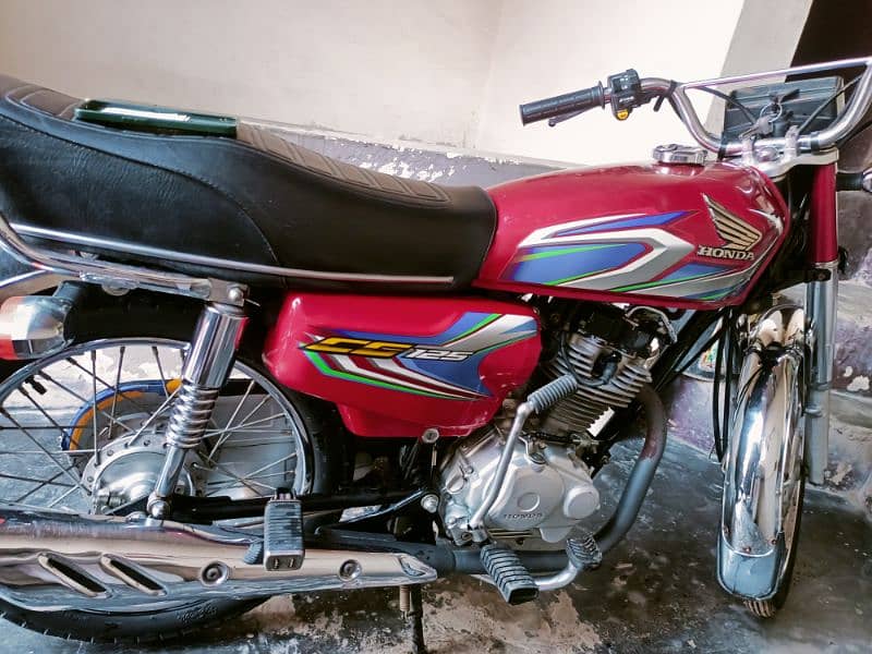 total genuine neat and clean bike , just buy and drive. 4