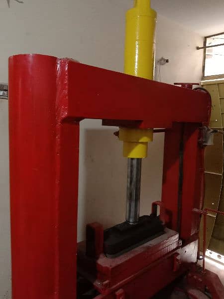 Hydrolic Press Machine 1