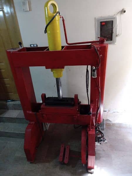Hydrolic Press Machine 4