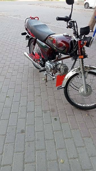 urgent sell Honda CD 70 in DHA phase 1 condition 10/9 good looking 4