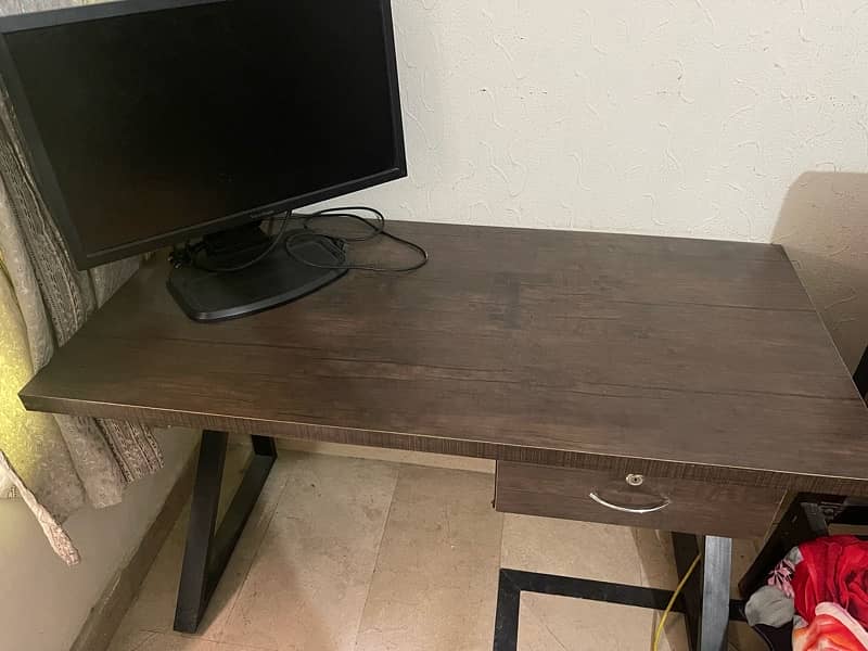 Computer Table 1