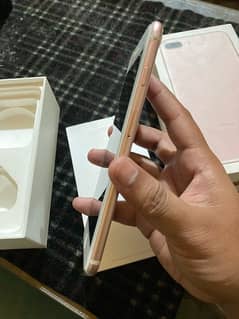 iphone 7 plus 128 gb 9.5/10 condition waterpack