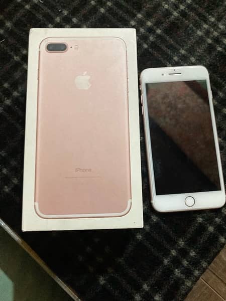 iphone 7 plus 128 gb 9.5/10 condition waterpack 4