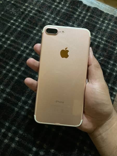 iphone 7 plus 128 gb 9.5/10 condition waterpack 6