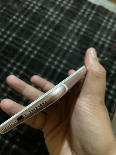 iphone 7 plus 128 gb 9.5/10 condition waterpack 8