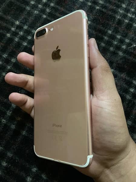 iphone 7 plus 128 gb 9.5/10 condition waterpack 11