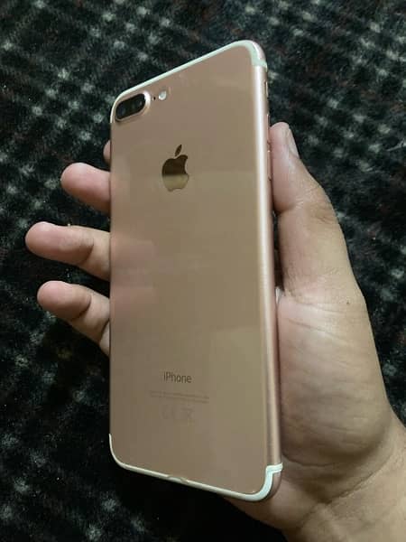 iphone 7 plus 128 gb 9.5/10 condition waterpack 12
