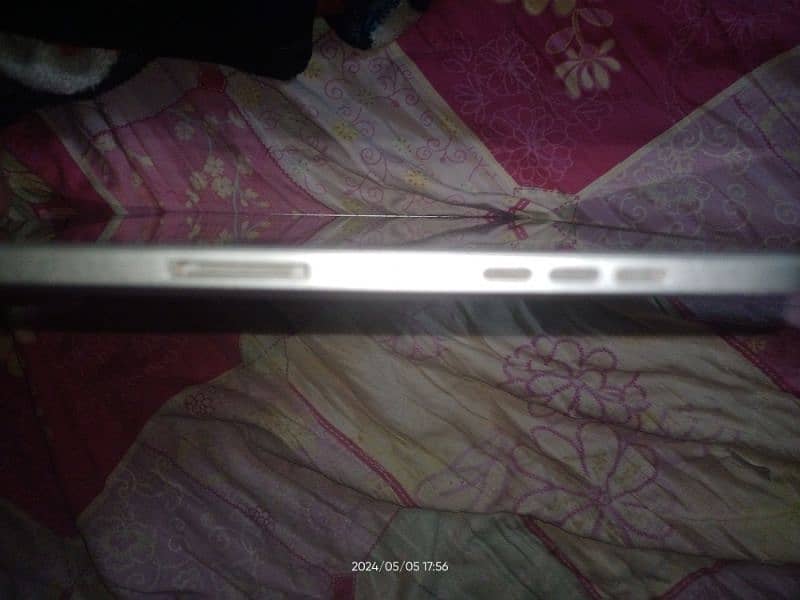 apple ipad first generation (Released in 2010) 2