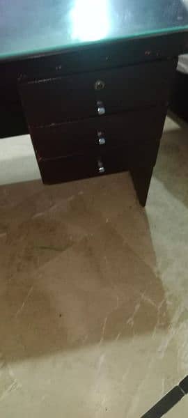 wooden office table for sale 9/10 condition. 3