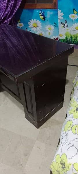 wooden office table for sale 9/10 condition. 4