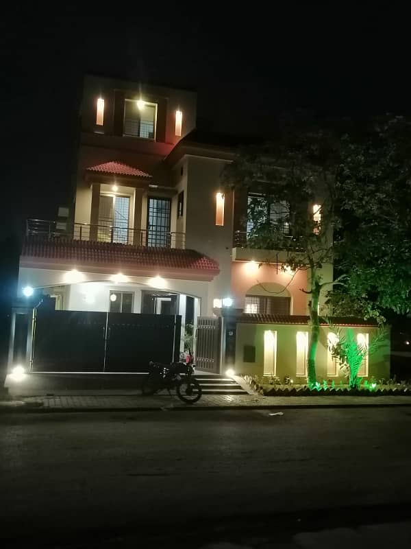 Ten Marla Double Storey Used House on Bahria Town Lahore 12