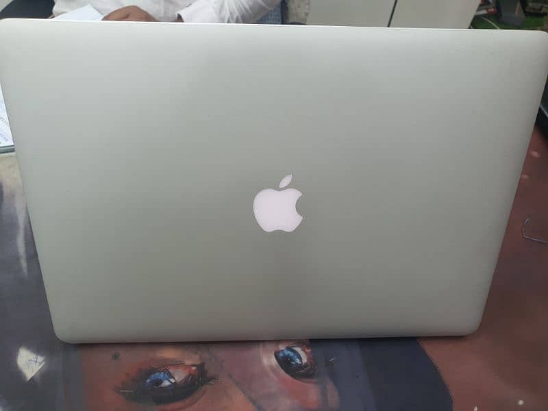 MacBook pro apple 2