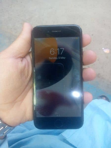 I phone 7 pta approved.     Rs 14800 4