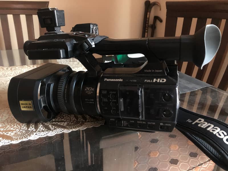 Pv 100 Video camera 1