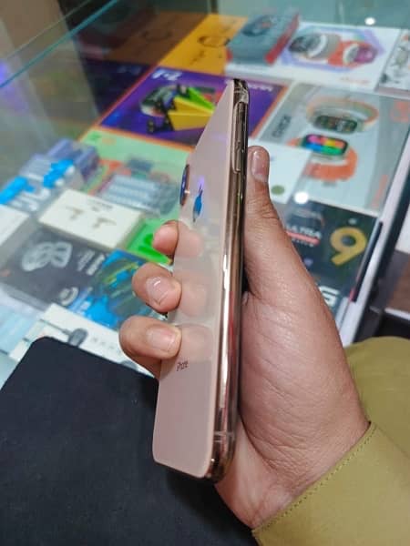 i phone x s Max 256 GB water back 83 battery 10 by 10 1