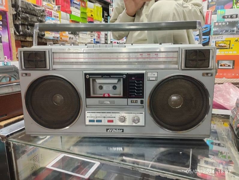 Victor Cassette Player and Radio - 10/10 Condition 0