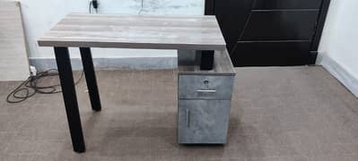 Used Computer Table