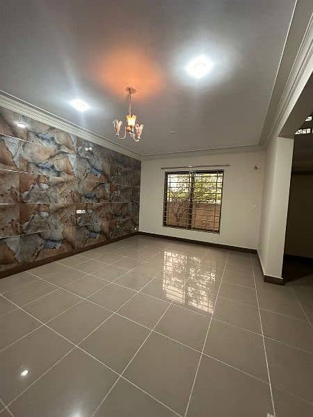 10 Marla Upper Tile Floor Portion Near To Market, Mosque & Park 4