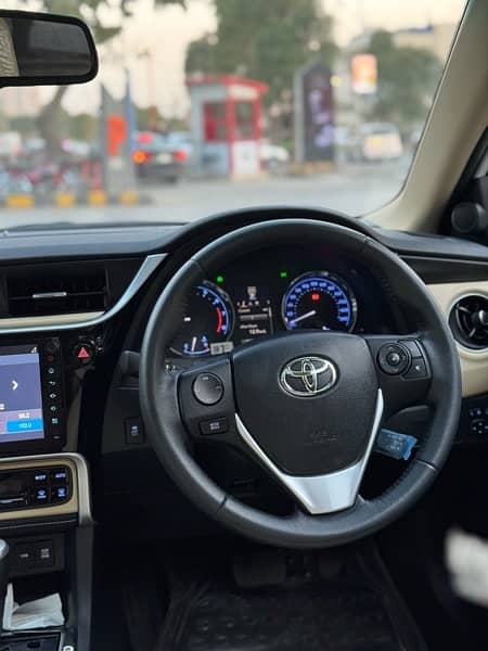 Toyota Corolla Altis Grande X CVT-i 1.8 Full Option 10