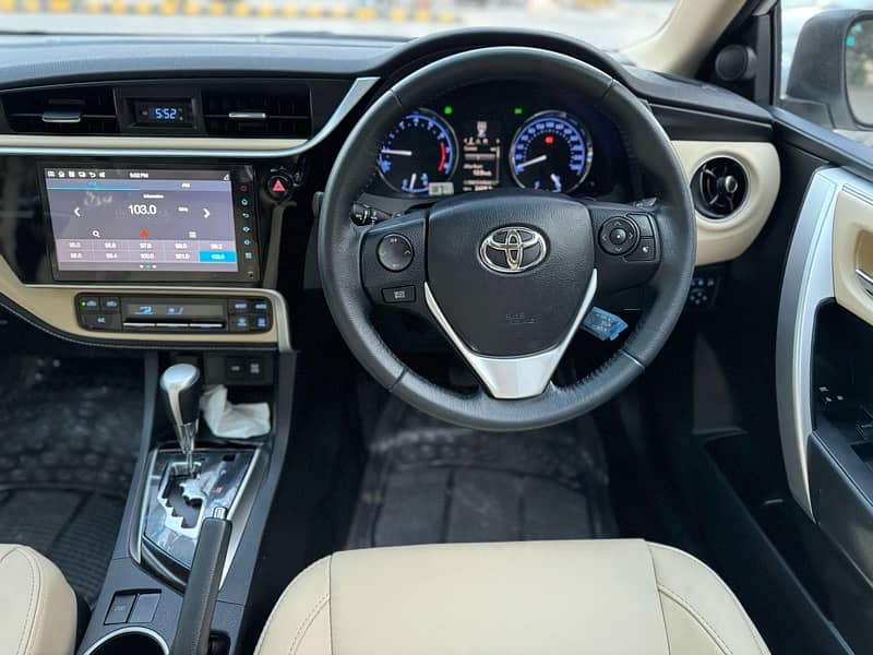 Toyota Corolla Altis Grande X CVT-i 1.8 Full Option 11