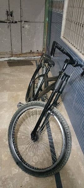 very good condition bycycle cheap price no work required 6