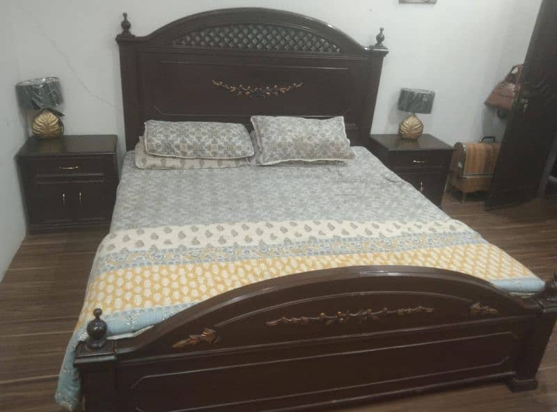 Bed set with dressing and side tables for sale 0