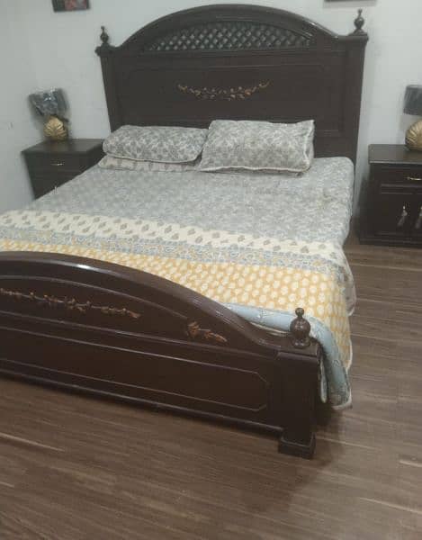 Bed set with dressing and side tables for sale 4