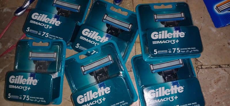 Gillette razor and form & gel, 4