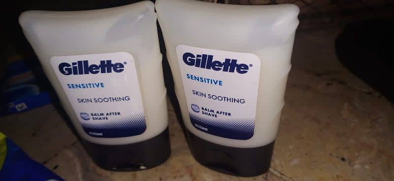 Gillette razor and form & gel, 7